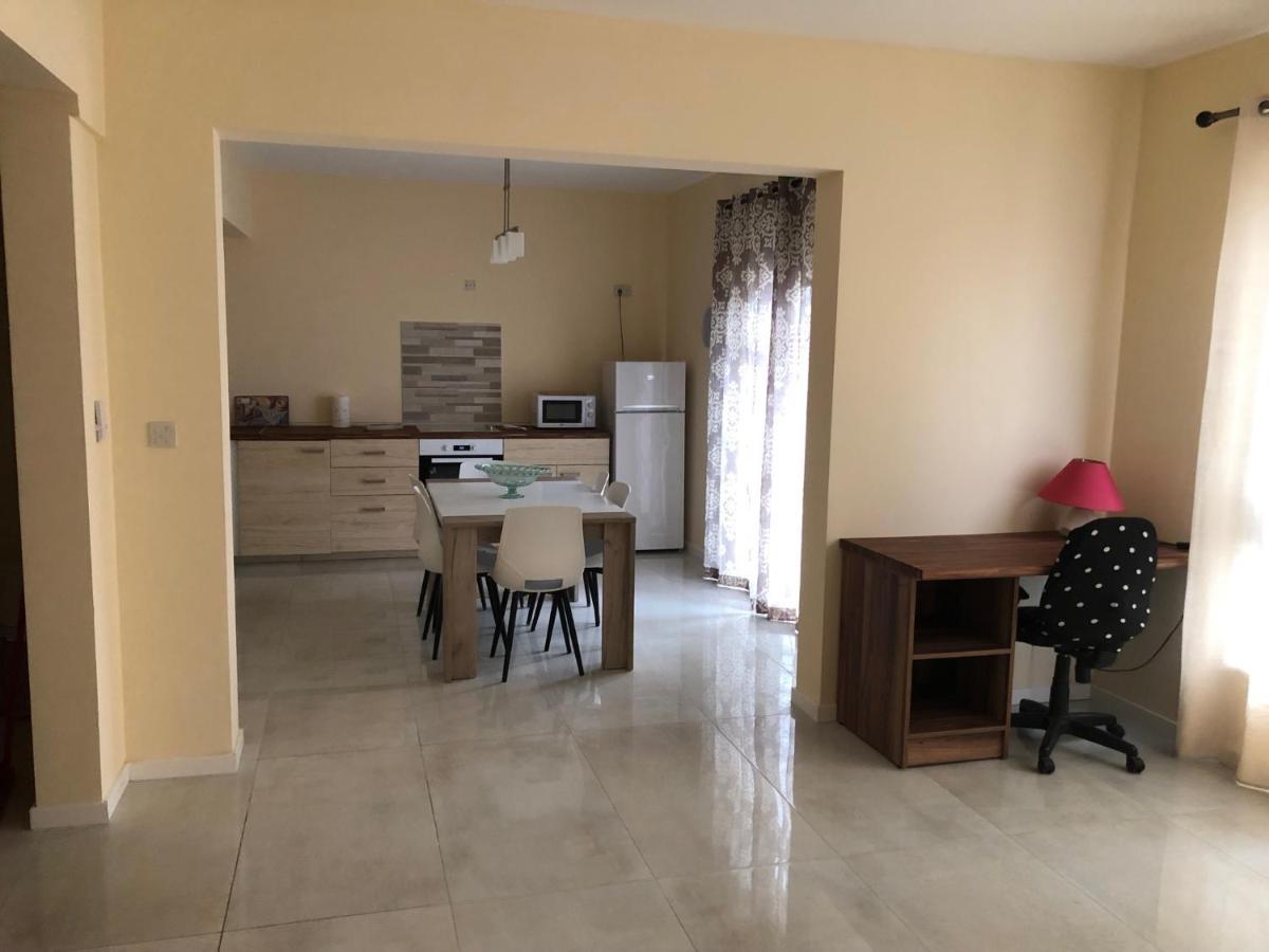 The Sea Across The Road - Flat 4 Apartment St. Paul's Bay Bagian luar foto
